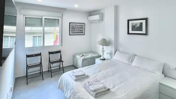 Habitación doble, baño privado, vista a la ciudad | 1 habitación y wifi gratis