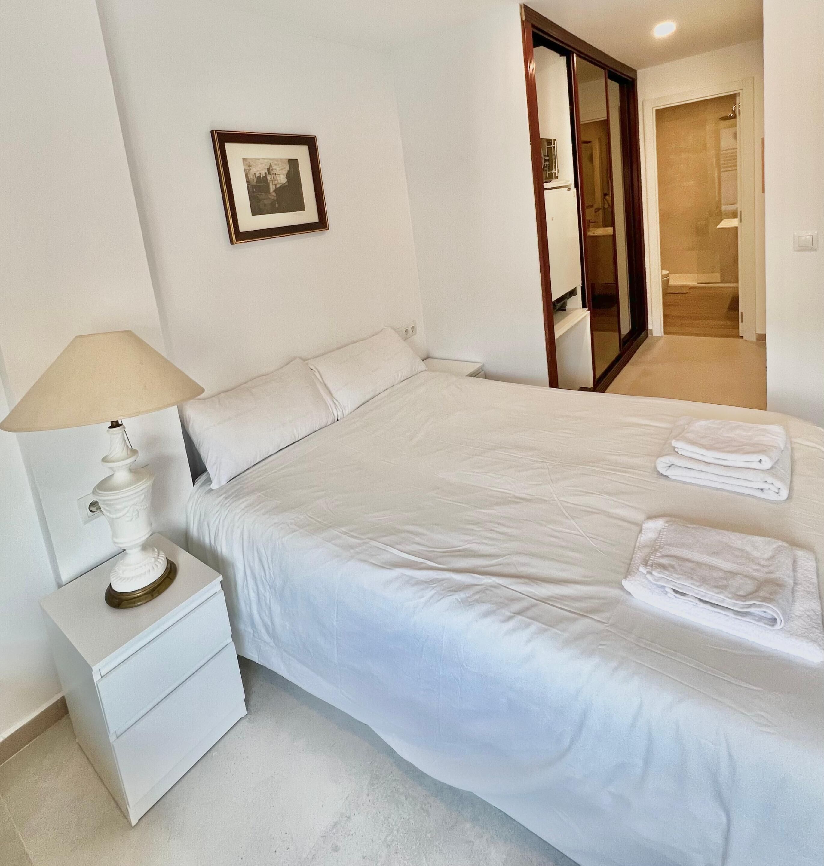 Double Room, Private Bathroom, City View | WiFi (free)