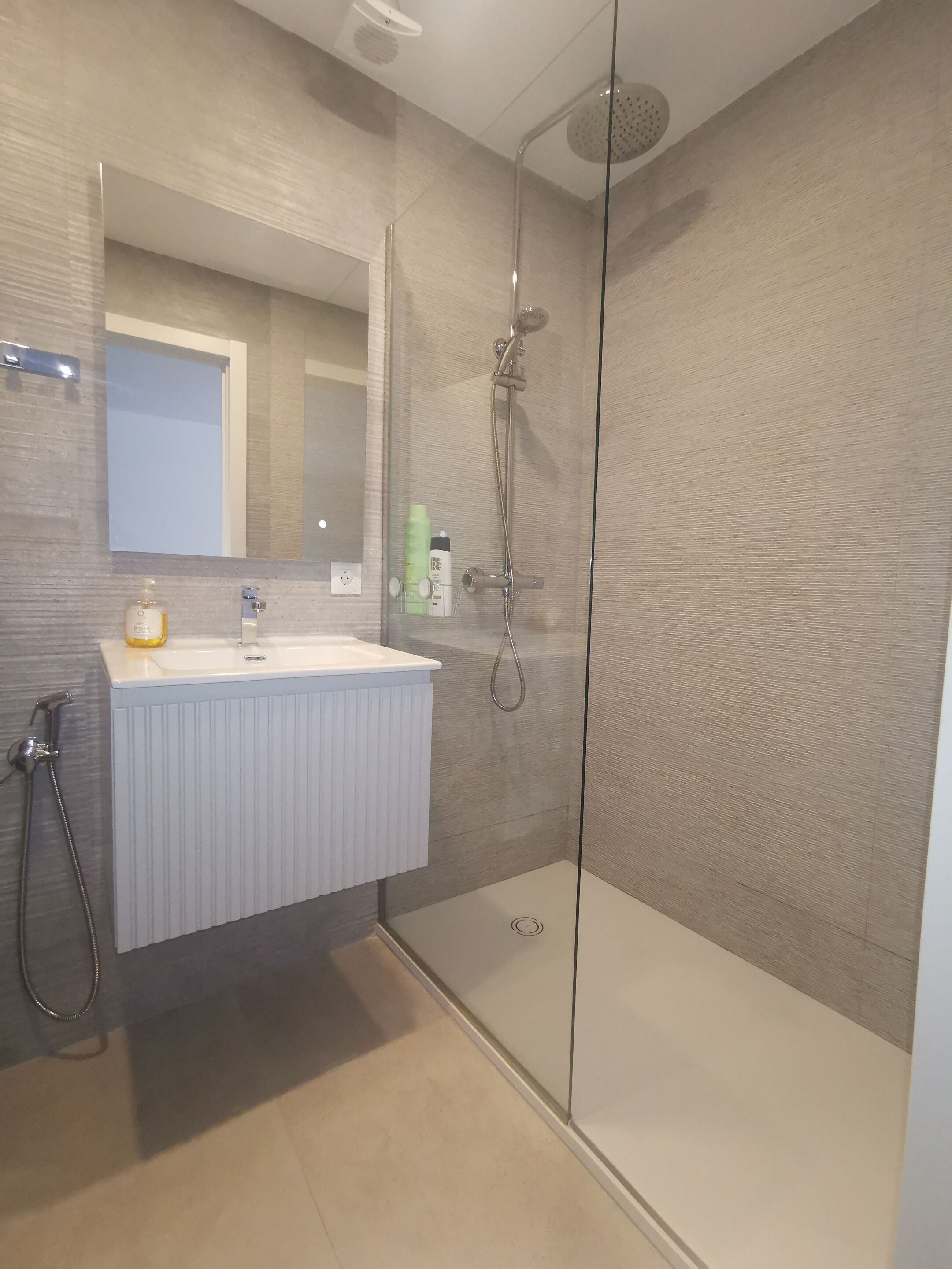 Comfort-Vierbettzimmer, barrierefrei, mit Bad | Kostenloses WLAN
