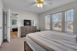 3 bedrooms, iron/ironing board, free WiFi, bed sheets
