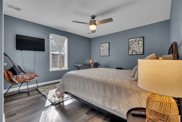 3 bedrooms, desk, iron/ironing board, free WiFi