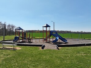 Children's area - Flexible Bed Layout • Fenced Yard • Ft. Campbell (Oak Grove)