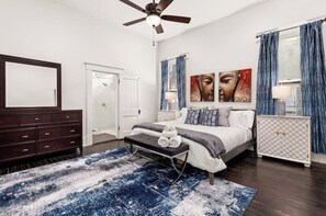 3 bedrooms, iron/ironing board, WiFi, bed sheets - Southtown Charm: Pool, King Beds, Arcade & Games! (San Antonio)