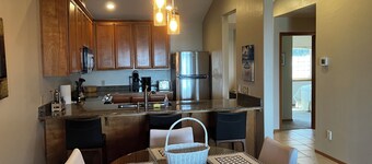 Charming 2-bedroom condo with WiFi in lovely Gold Beach