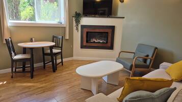 Televisión y chimenea