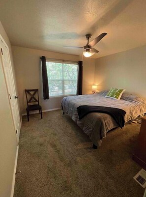 2 bedrooms, iron/ironing board, free WiFi, bed sheets - Clean, quiet, centrally located home (Salt Lake City)