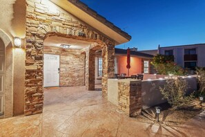 تناول الطعام بالخارج