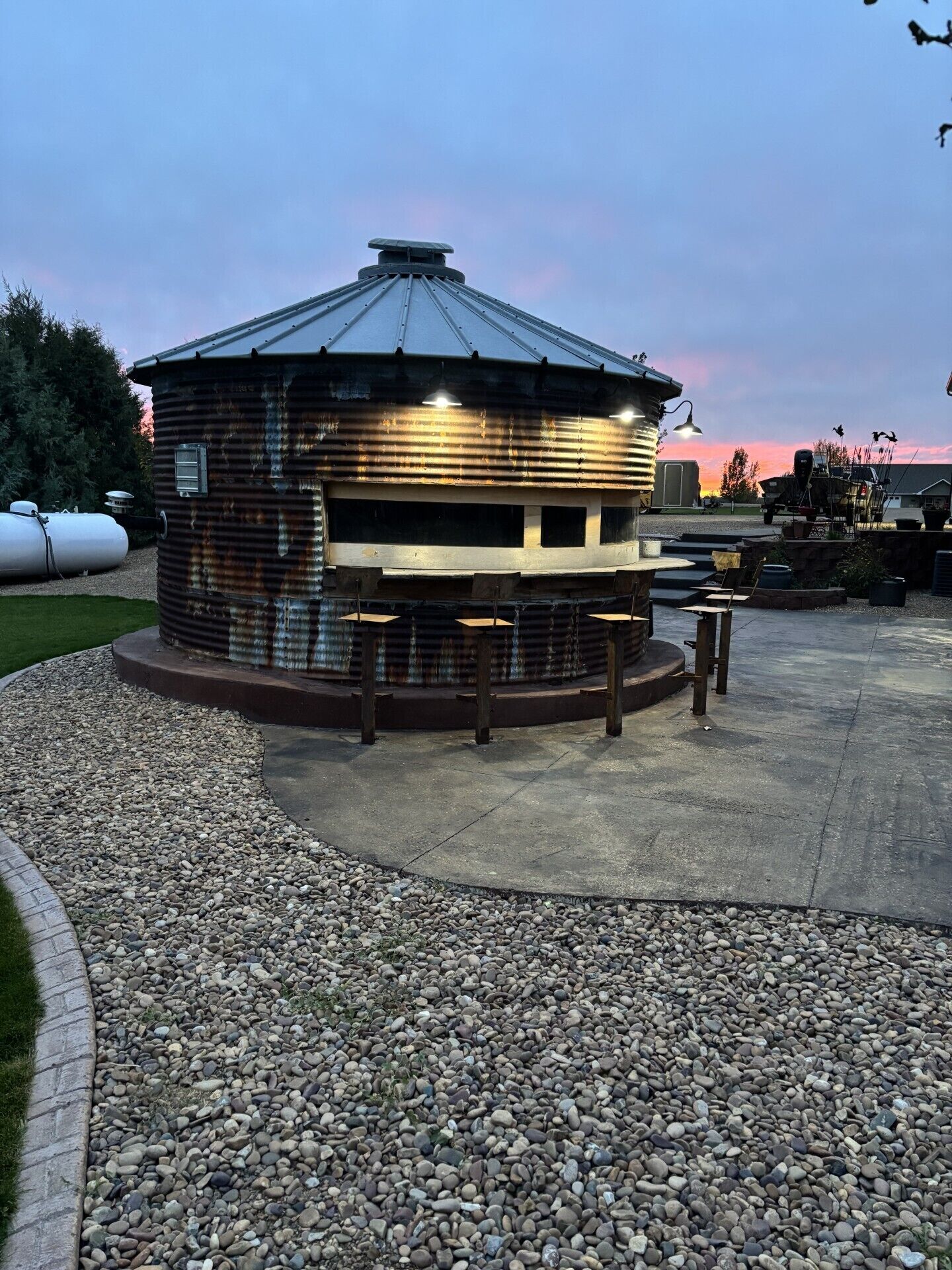 المنطقة المحيطة بالمنشأة