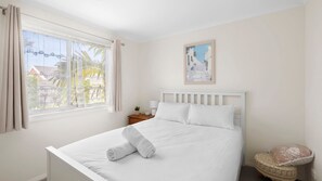 4 bedrooms, iron/ironing board, WiFi, bed sheets