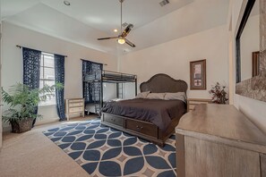 3 chambres, fer et planche à repasser, Wi-Fi, draps fournis