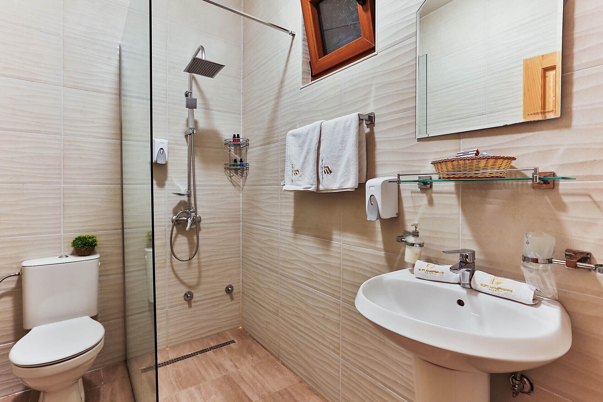 Family Apartment, Garden View | Bathroom | Shower, hair dryer, towels, soap