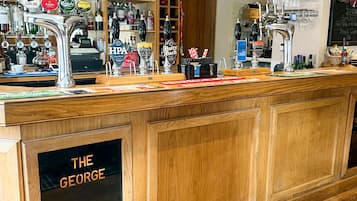 Bar (trong khuôn viên)