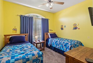4 bedrooms, iron/ironing board, WiFi, bed sheets - The Minnion's Palace Villa (Kissimmee)