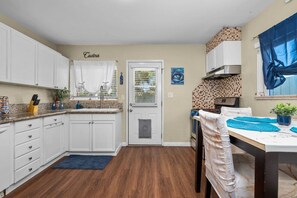 Fridge, microwave, stovetop, dishwasher