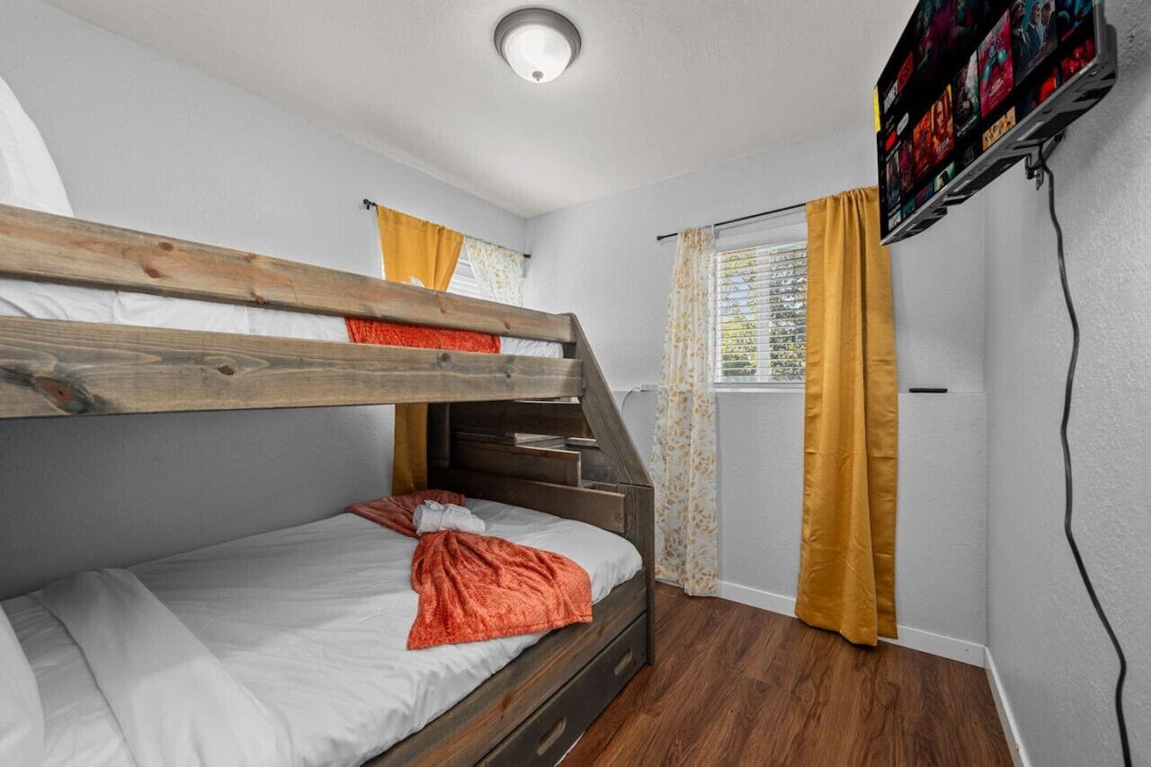 Iron/ironing board, travel cot, WiFi, bed sheets