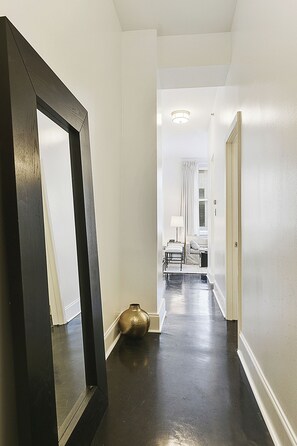 Interior - NEW LISTING~New Orleans Executive Rentals~Modern, Elegant in Prime Location  (New Orleans)