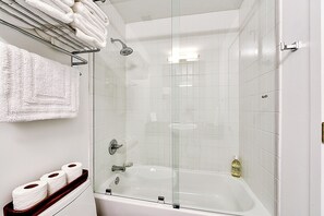 Hair dryer, towels, soap, shampoo - NEW LISTING~New Orleans Executive Rentals~Modern, Elegant in Prime Location  (New Orleans)