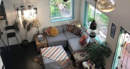 Charming 2-bedroom farmhouse style w/ loft—sleeps 7 easily— in Carbondale