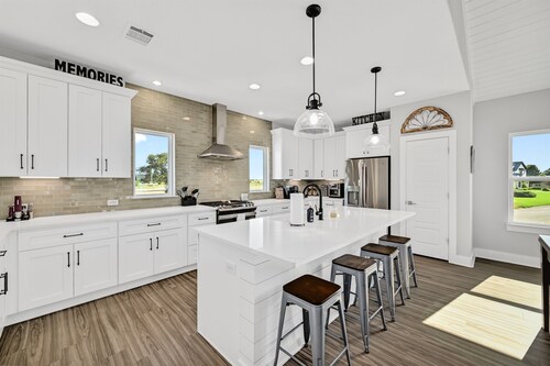 Lakeview - Boat Lift + Pool + Golf + Pickleball