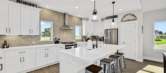 Lakeview - Boat Lift + Pool + Golf + Pickleball