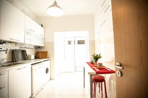 Kühlschrank, Ofen, Herdplatte, Geschirrspüler