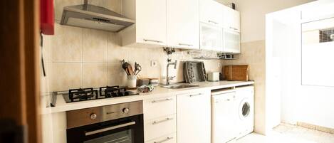 Réfrigérateur, four, plaque de cuisson, lave-vaisselle