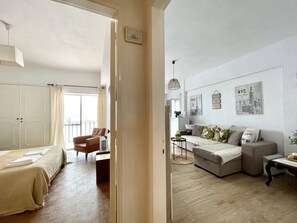 1 bedroom, bed sheets