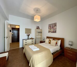 1 bedroom, bed sheets