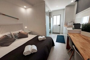 Desk, iron/ironing board, WiFi, bed sheets