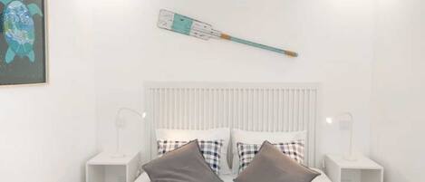 1 bedroom, desk, iron/ironing board, Internet