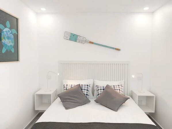 1 bedroom, desk, iron/ironing board, Internet