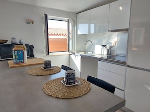 Fridge, microwave, stovetop, coffee/tea maker