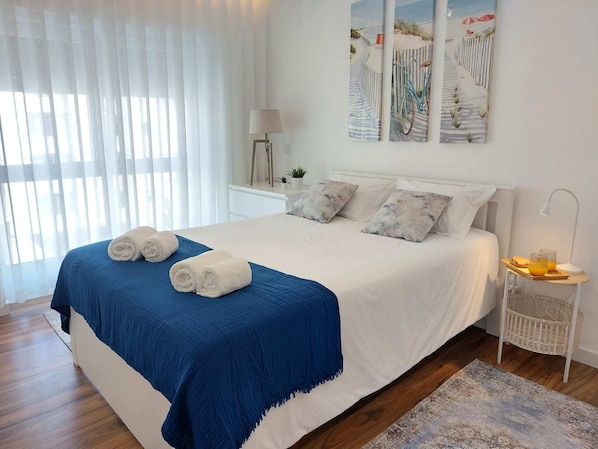 2 bedrooms, iron/ironing board, Internet, bed sheets