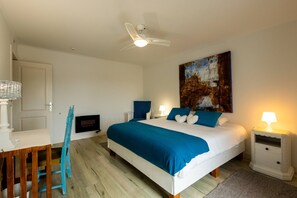 9 bedrooms, iron/ironing board, WiFi, bed sheets