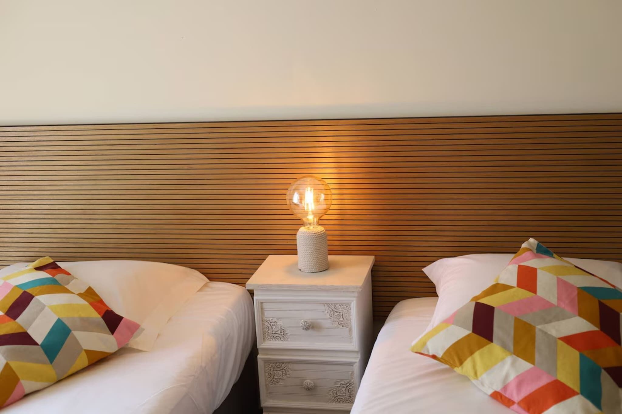 4 bedrooms, WiFi (free), bed sheets