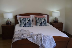 4 bedrooms, free WiFi, bed sheets
