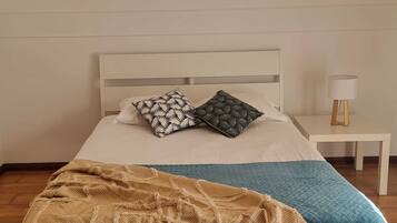 3 dormitorios, tabla de planchar con plancha, Internet y ropa de cama