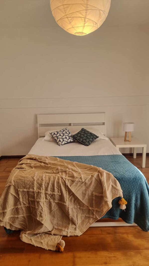 3 bedrooms, iron/ironing board, Internet, bed sheets