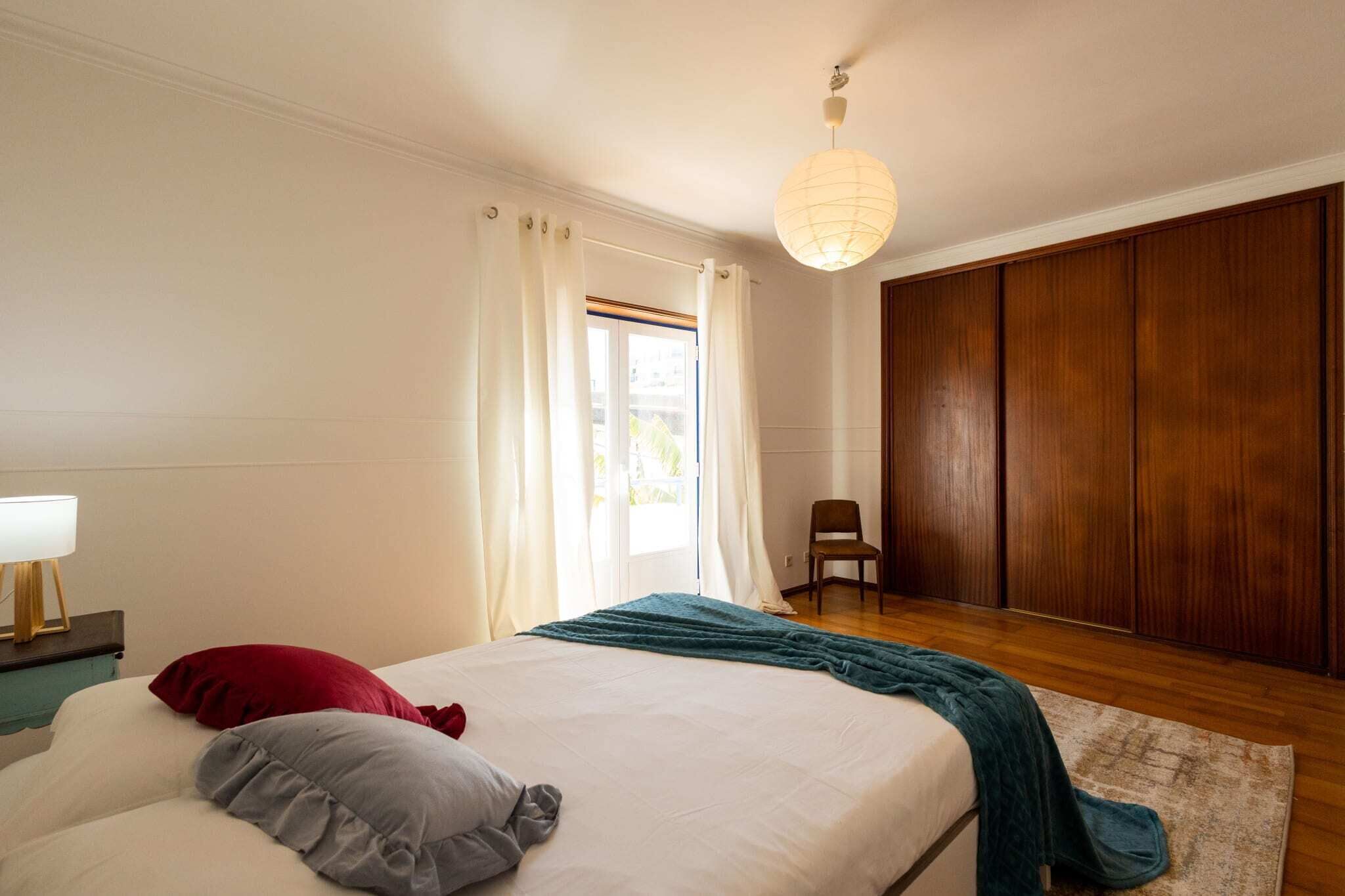 3 chambres, fer et planche à repasser, accès Internet, draps fournis