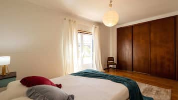 3 chambres, fer et planche à repasser, accès Internet, draps fournis