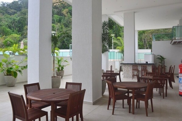 Outdoor dining - House apartment - Praia Grande Ubatuba (Praia Grande Ubatuba)