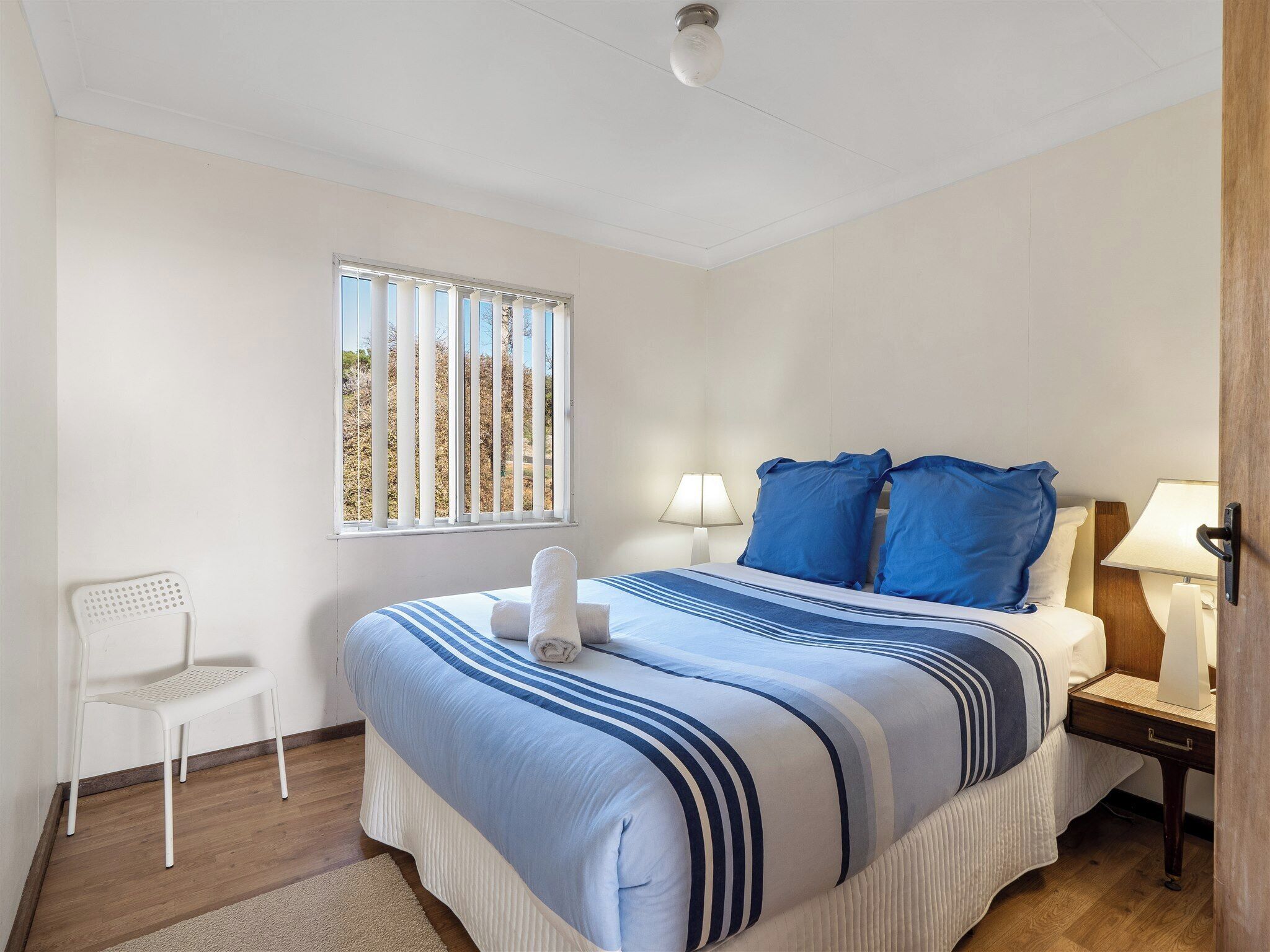 4 Schlafzimmer, Bügeleisen/Bügelbrett