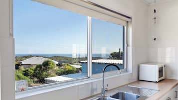 Microwave, oven, stovetop, coffee/tea maker