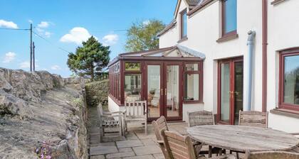5 bedroom accommodation in Horton, near Gower