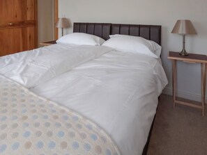 5 quartos, Wi-Fi de cortesia, roupa de cama