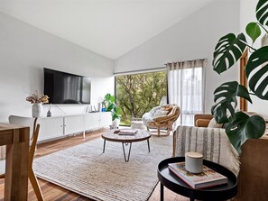 Télévision, cheminée