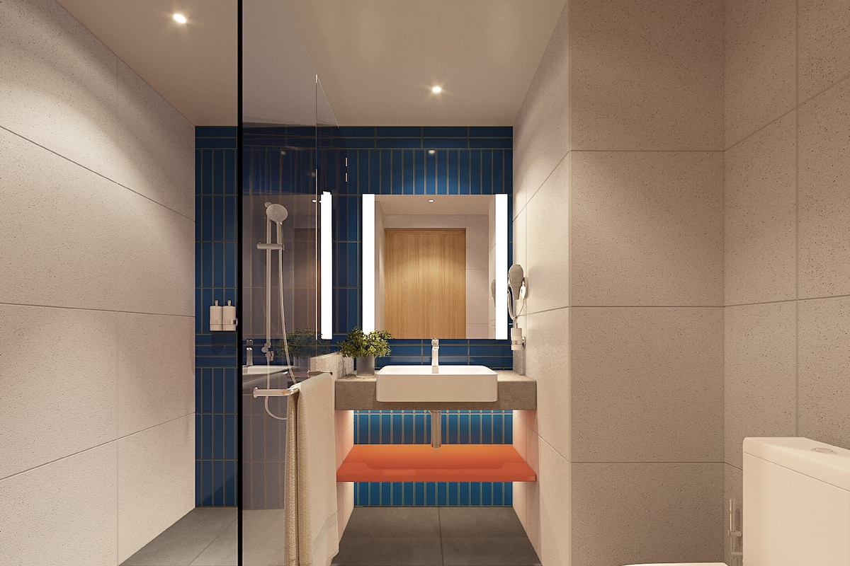 Shower, free toiletries, hair dryer, bidet