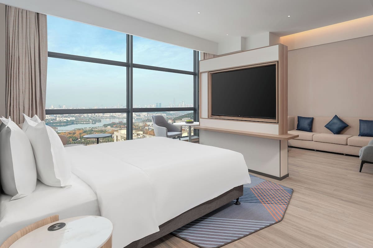 1 King Suite | 1 bedroom, down comforters, desk, laptop workspace