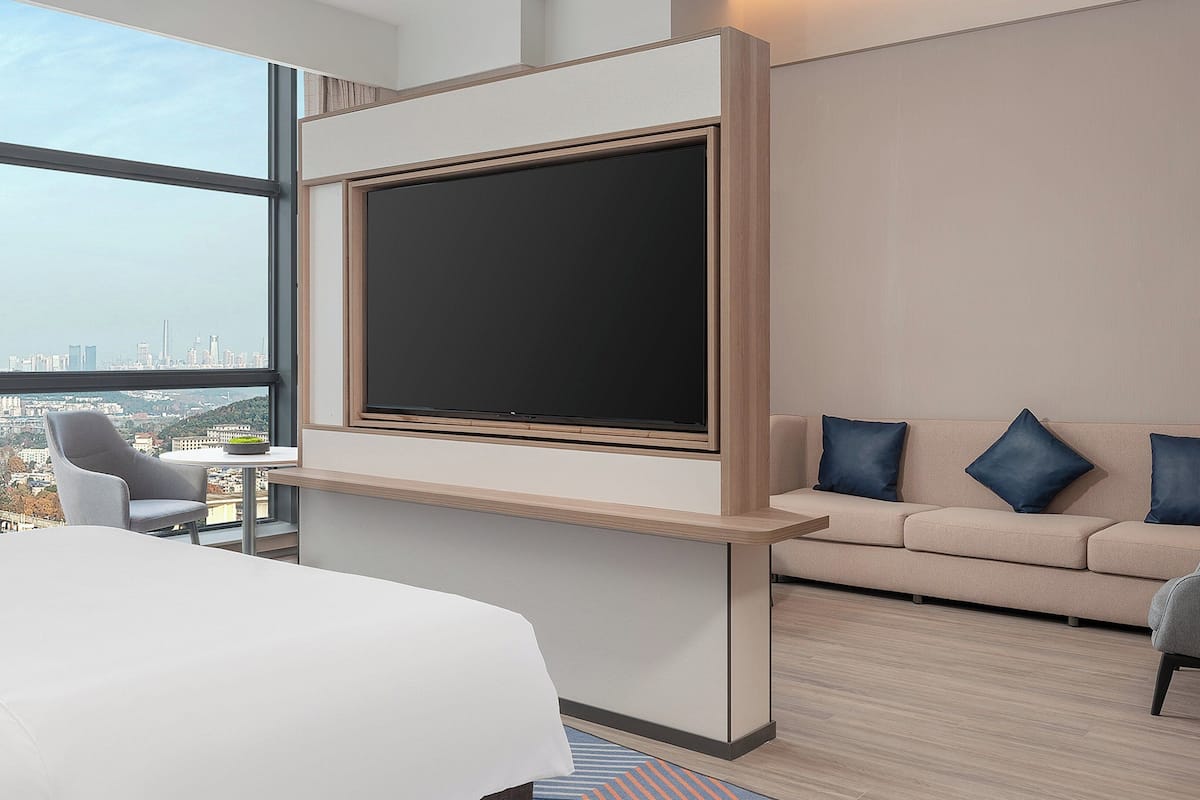 1 King Suite