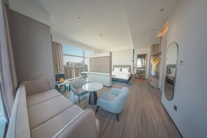 Rom – standard, flere senger (Kids Theme) | Dundyner, skrivebord, skrivebord for bærbar PC og blendingsgardiner